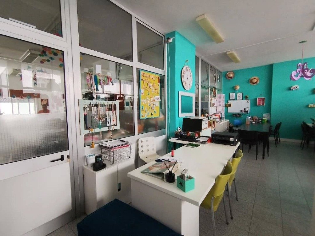 Zona de receção e atendimento do Centro Sementes do Amanhã em Setúbal