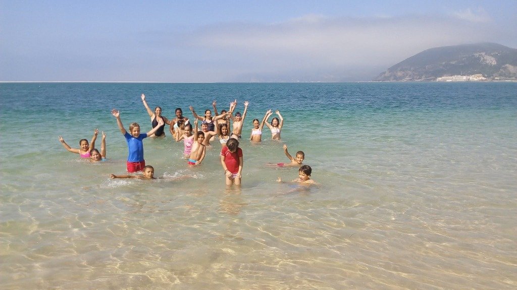 Dia de praia e banhos de mar em Setúbal nas férias do Sementes do Amanhã